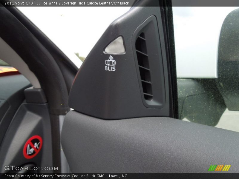 Ice White / Soverign Hide Calcite Leather/Off Black 2011 Volvo C70 T5
