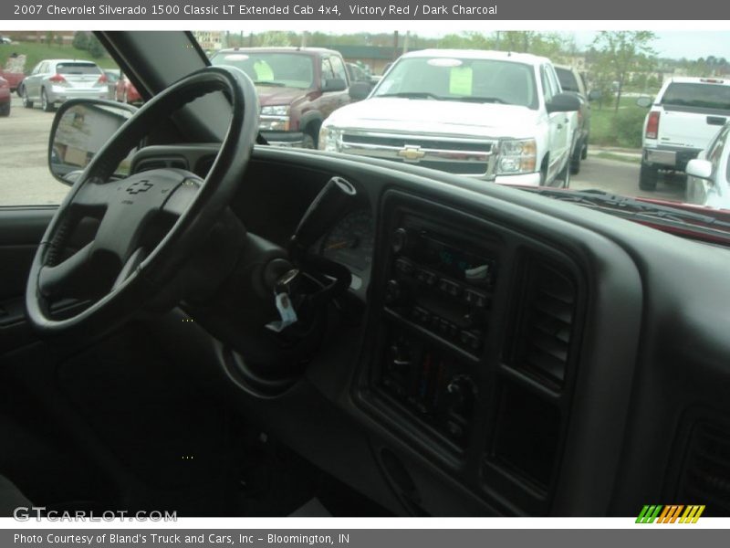 Victory Red / Dark Charcoal 2007 Chevrolet Silverado 1500 Classic LT Extended Cab 4x4