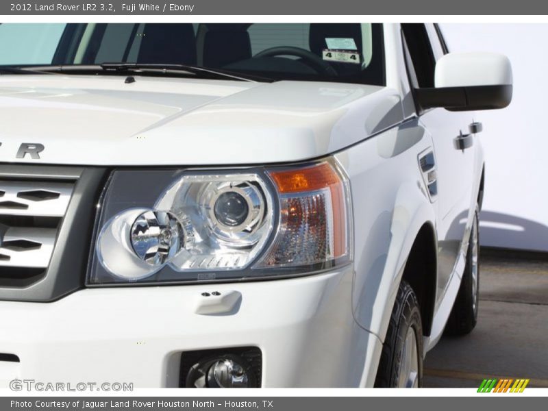 Fuji White / Ebony 2012 Land Rover LR2 3.2