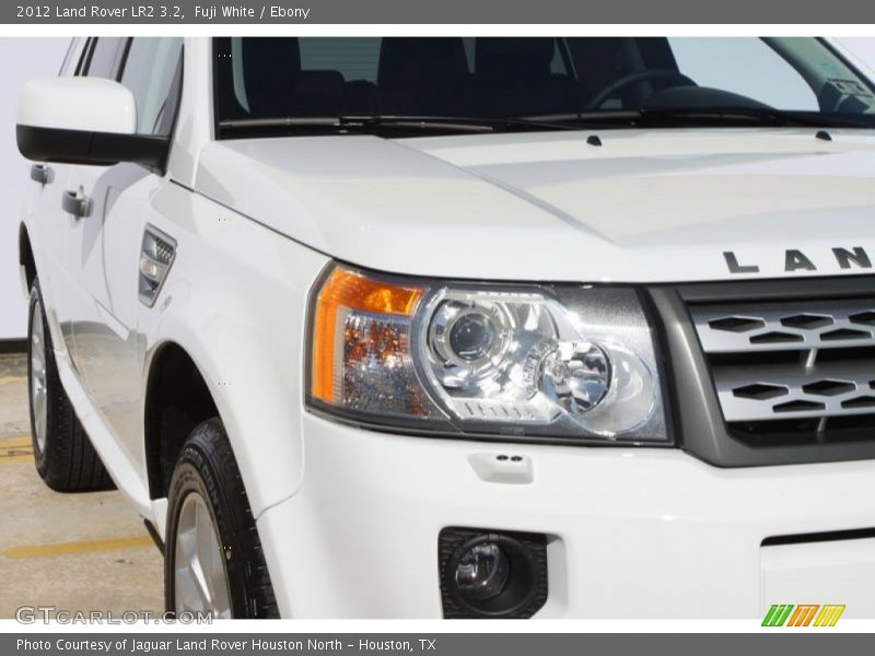 Fuji White / Ebony 2012 Land Rover LR2 3.2