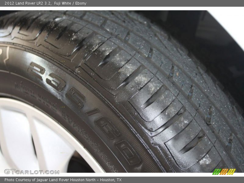 Fuji White / Ebony 2012 Land Rover LR2 3.2