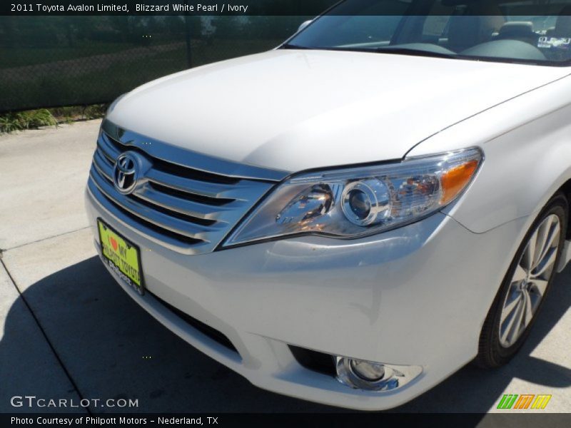 Blizzard White Pearl / Ivory 2011 Toyota Avalon Limited