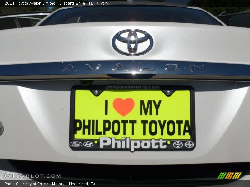 Blizzard White Pearl / Ivory 2011 Toyota Avalon Limited