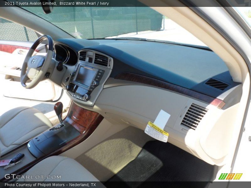 Blizzard White Pearl / Ivory 2011 Toyota Avalon Limited