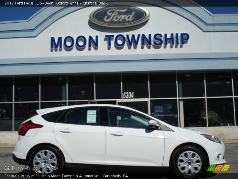 Oxford White / Charcoal Black 2012 Ford Focus SE 5-Door