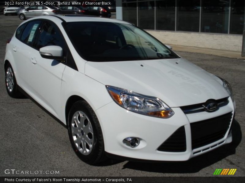 Oxford White / Charcoal Black 2012 Ford Focus SE 5-Door