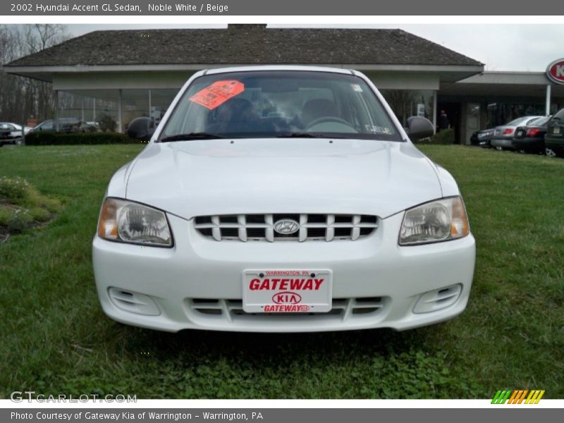 Noble White / Beige 2002 Hyundai Accent GL Sedan