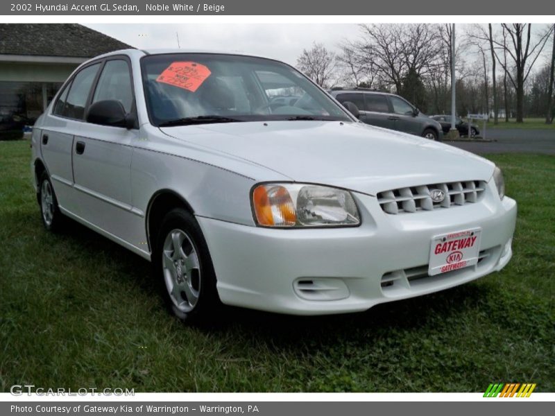 Noble White / Beige 2002 Hyundai Accent GL Sedan