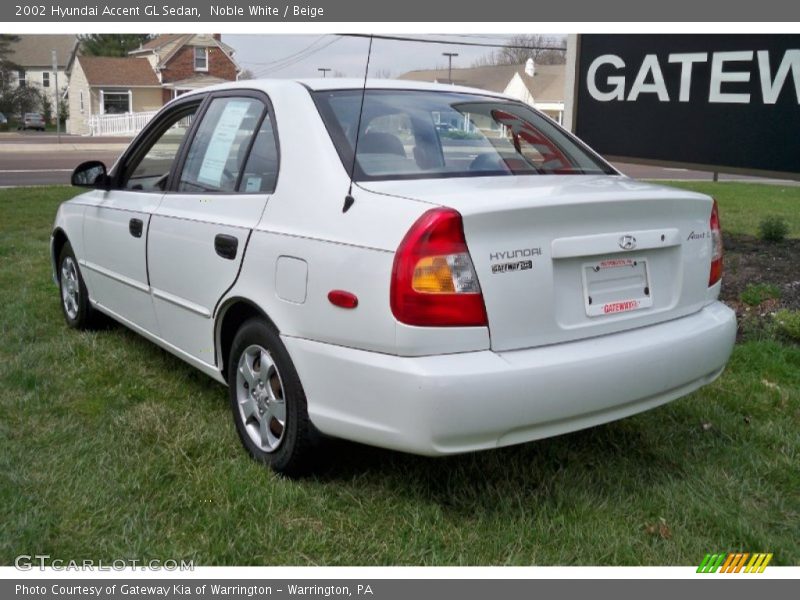 Noble White / Beige 2002 Hyundai Accent GL Sedan