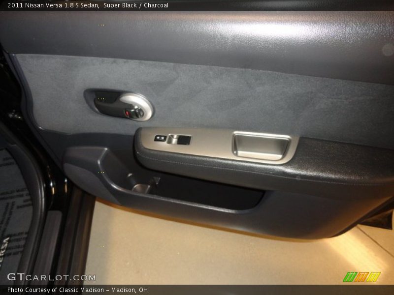Super Black / Charcoal 2011 Nissan Versa 1.8 S Sedan