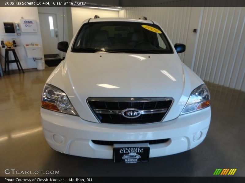 Clear White / Gray 2009 Kia Sorento LX 4x4