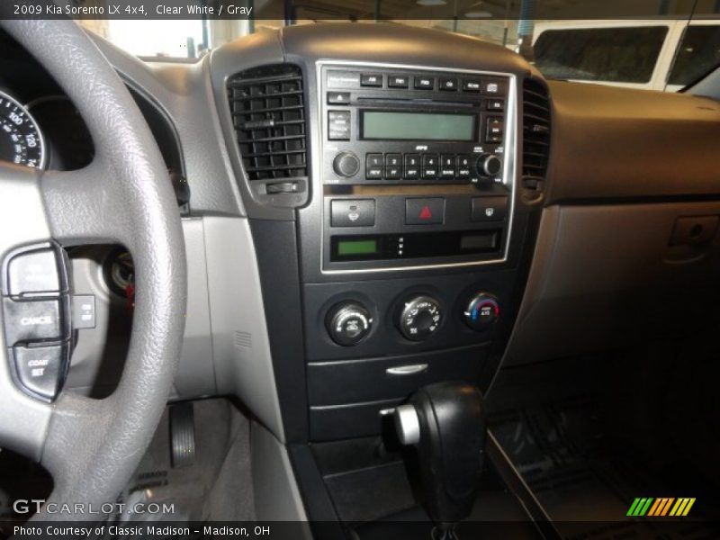 Clear White / Gray 2009 Kia Sorento LX 4x4