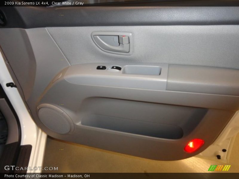 Clear White / Gray 2009 Kia Sorento LX 4x4