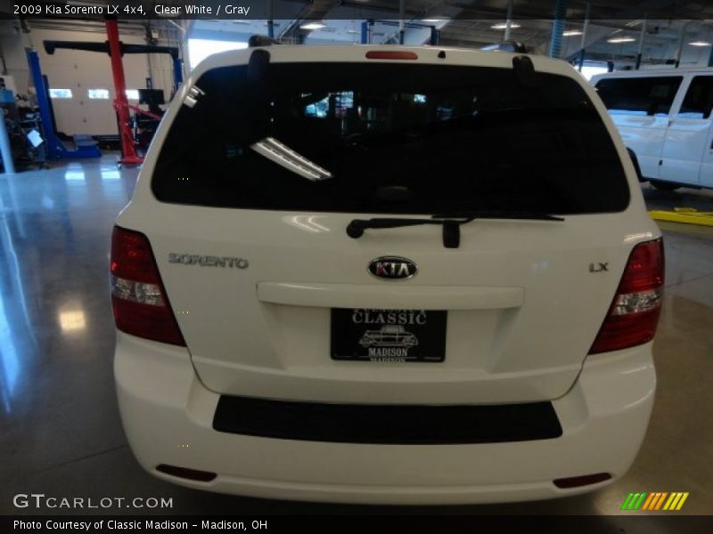 Clear White / Gray 2009 Kia Sorento LX 4x4