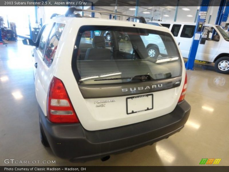 Aspen White / Gray 2003 Subaru Forester 2.5 X