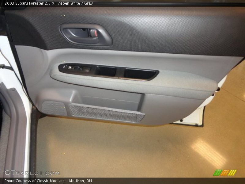 Aspen White / Gray 2003 Subaru Forester 2.5 X
