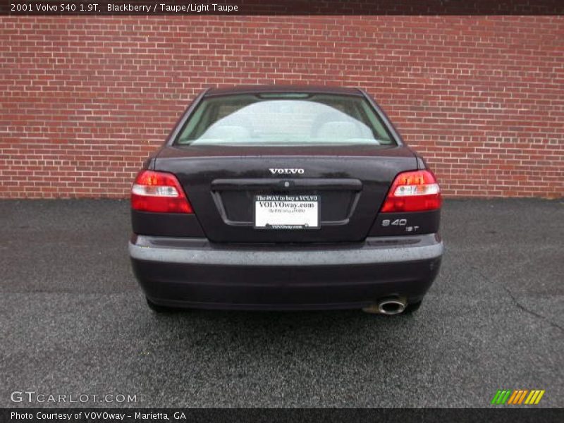 Blackberry / Taupe/Light Taupe 2001 Volvo S40 1.9T