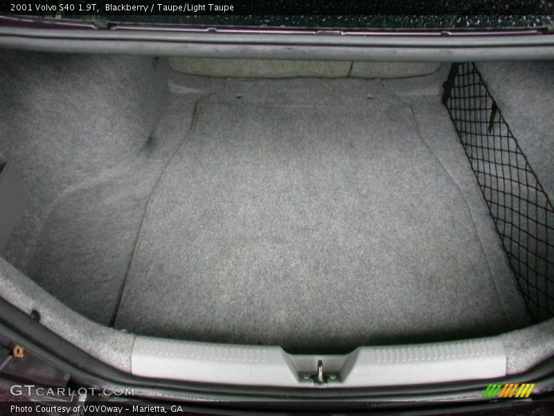 Blackberry / Taupe/Light Taupe 2001 Volvo S40 1.9T
