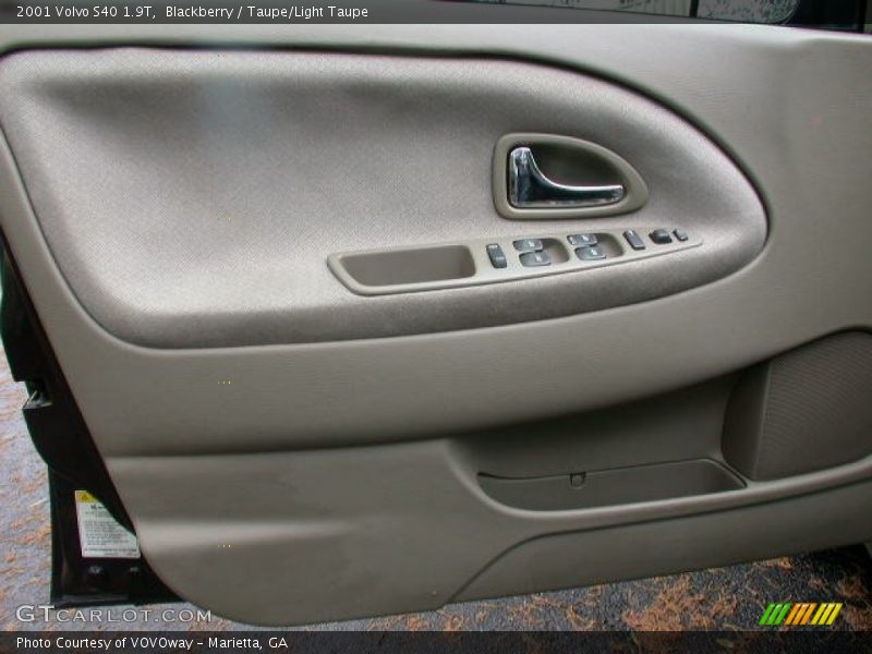 Blackberry / Taupe/Light Taupe 2001 Volvo S40 1.9T