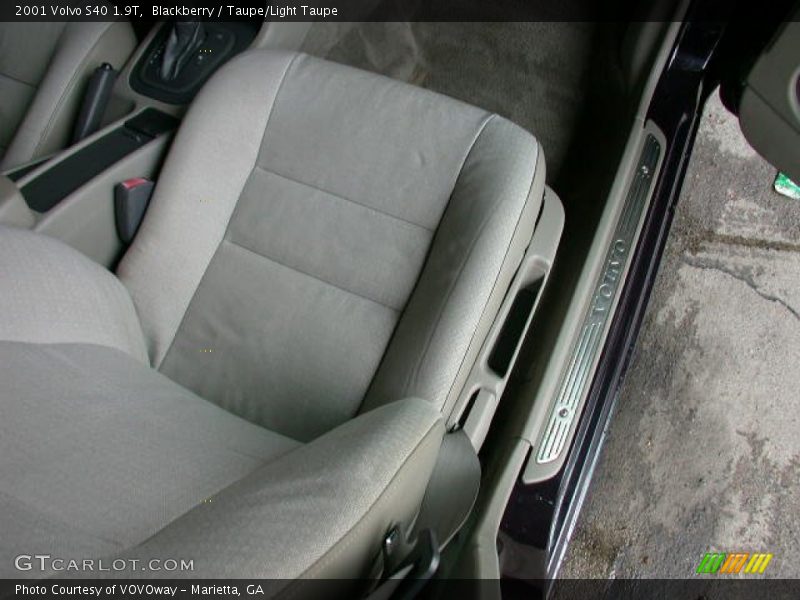 Blackberry / Taupe/Light Taupe 2001 Volvo S40 1.9T