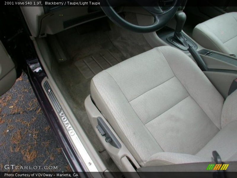 Blackberry / Taupe/Light Taupe 2001 Volvo S40 1.9T
