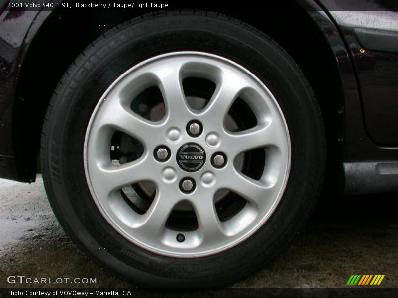 Blackberry / Taupe/Light Taupe 2001 Volvo S40 1.9T
