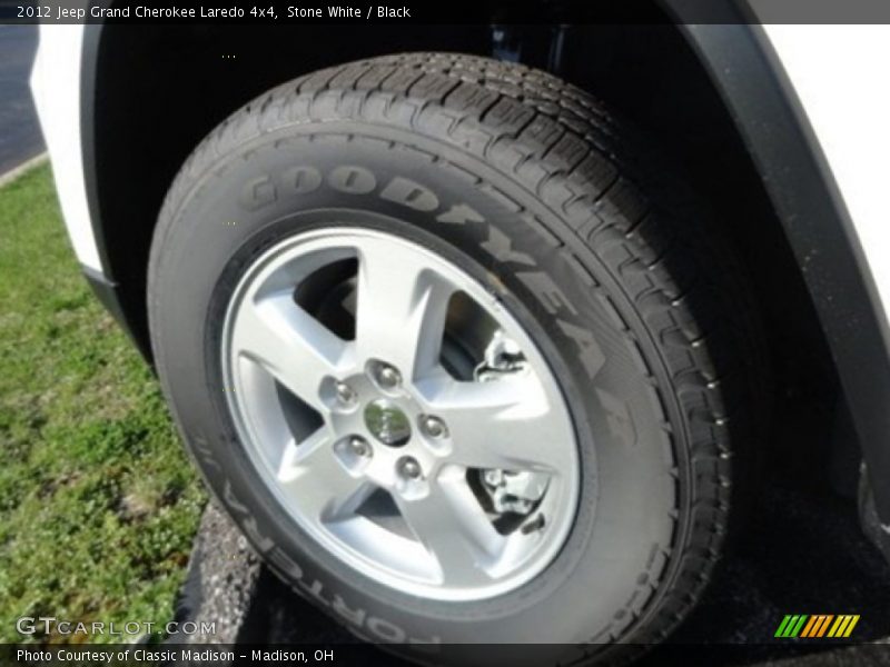 Stone White / Black 2012 Jeep Grand Cherokee Laredo 4x4