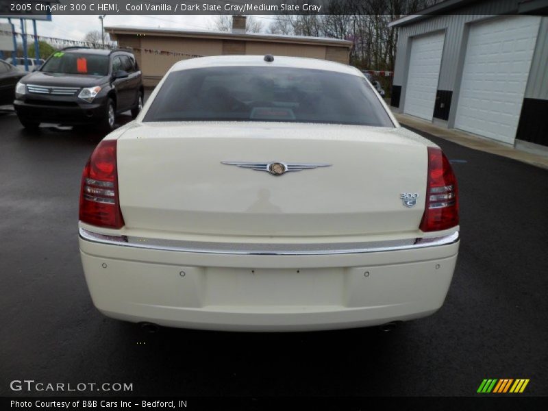 Cool Vanilla / Dark Slate Gray/Medium Slate Gray 2005 Chrysler 300 C HEMI