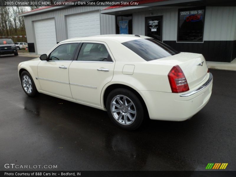 Cool Vanilla / Dark Slate Gray/Medium Slate Gray 2005 Chrysler 300 C HEMI