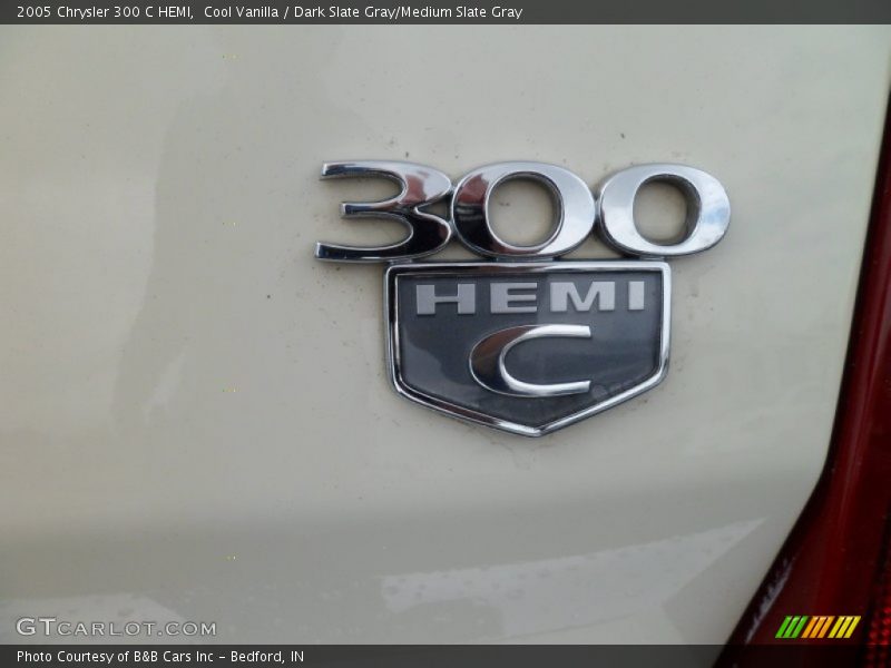 Cool Vanilla / Dark Slate Gray/Medium Slate Gray 2005 Chrysler 300 C HEMI