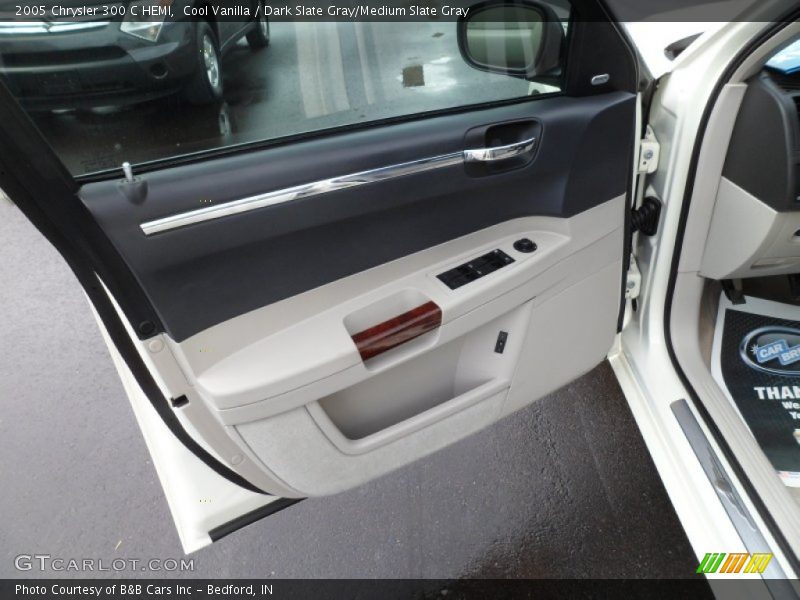 Cool Vanilla / Dark Slate Gray/Medium Slate Gray 2005 Chrysler 300 C HEMI