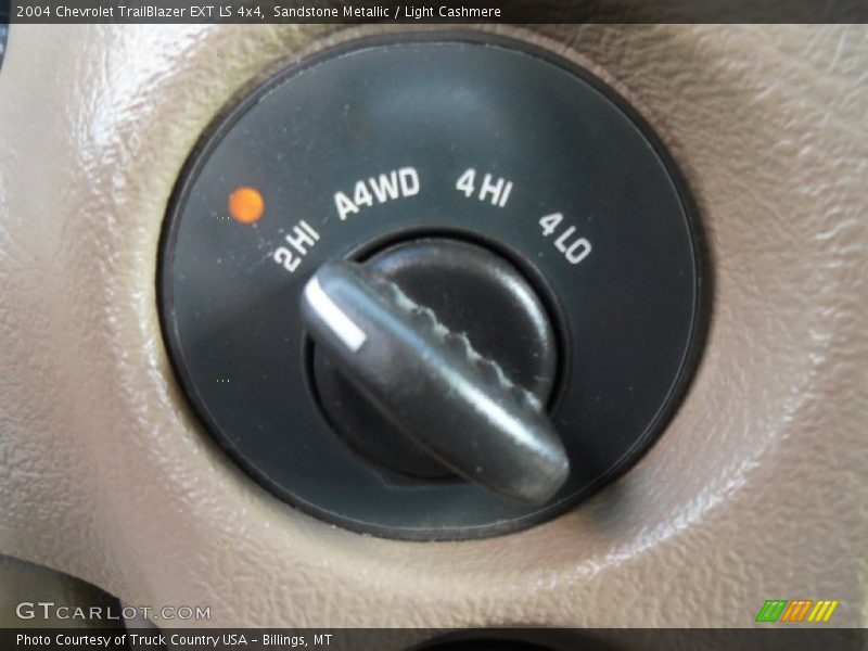 Sandstone Metallic / Light Cashmere 2004 Chevrolet TrailBlazer EXT LS 4x4