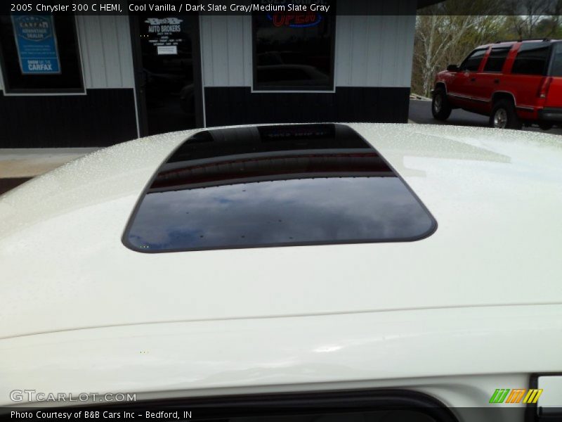 Cool Vanilla / Dark Slate Gray/Medium Slate Gray 2005 Chrysler 300 C HEMI