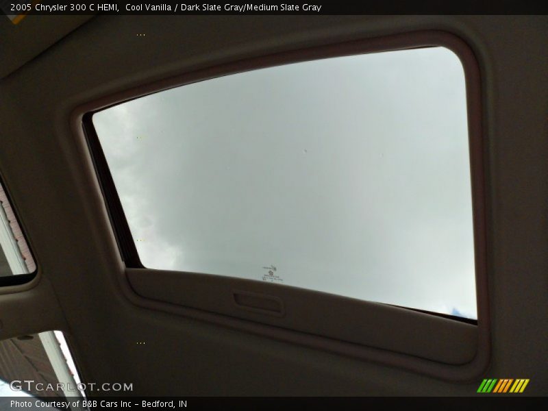 Cool Vanilla / Dark Slate Gray/Medium Slate Gray 2005 Chrysler 300 C HEMI