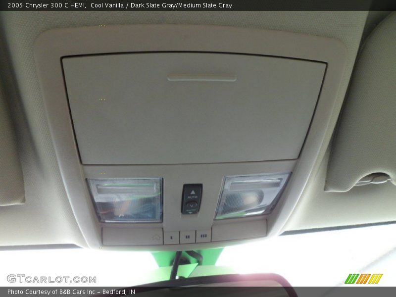 Cool Vanilla / Dark Slate Gray/Medium Slate Gray 2005 Chrysler 300 C HEMI