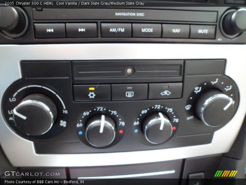Cool Vanilla / Dark Slate Gray/Medium Slate Gray 2005 Chrysler 300 C HEMI