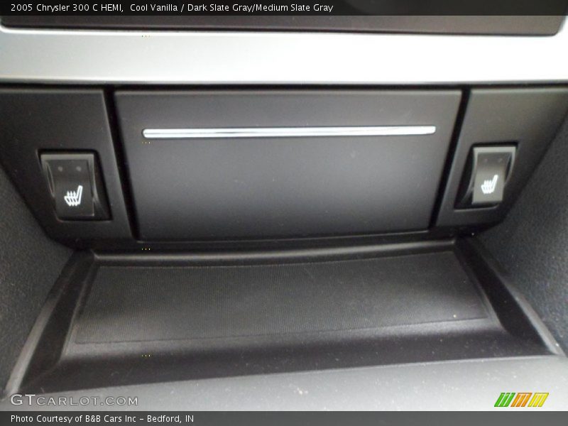 Cool Vanilla / Dark Slate Gray/Medium Slate Gray 2005 Chrysler 300 C HEMI