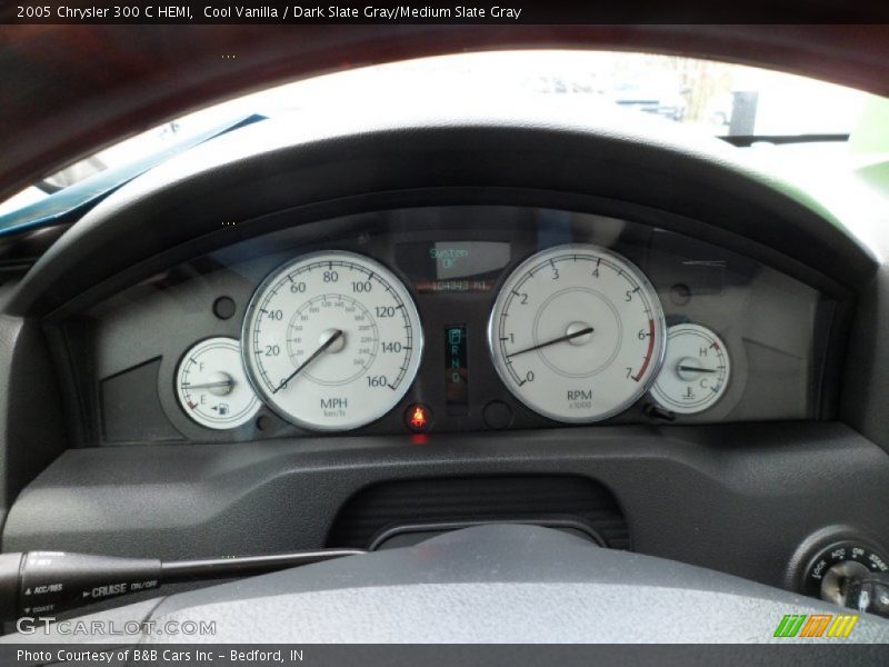 Cool Vanilla / Dark Slate Gray/Medium Slate Gray 2005 Chrysler 300 C HEMI