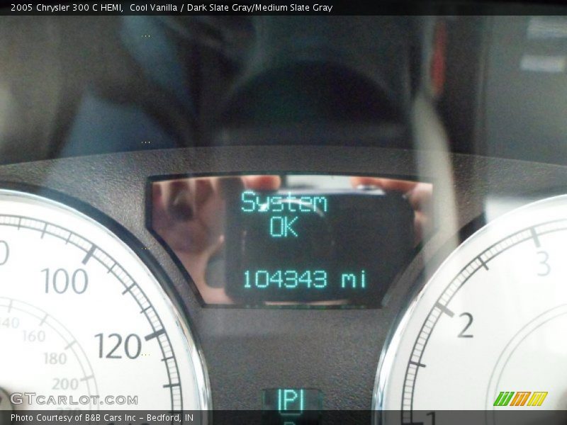 Cool Vanilla / Dark Slate Gray/Medium Slate Gray 2005 Chrysler 300 C HEMI