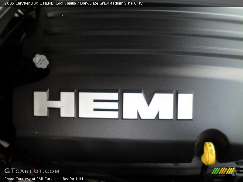 Cool Vanilla / Dark Slate Gray/Medium Slate Gray 2005 Chrysler 300 C HEMI