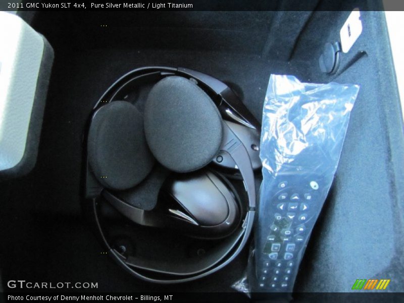 Pure Silver Metallic / Light Titanium 2011 GMC Yukon SLT 4x4