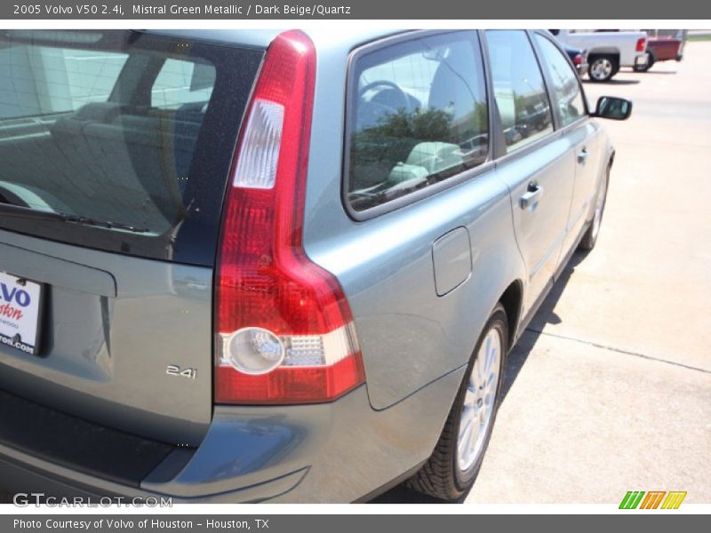 Mistral Green Metallic / Dark Beige/Quartz 2005 Volvo V50 2.4i