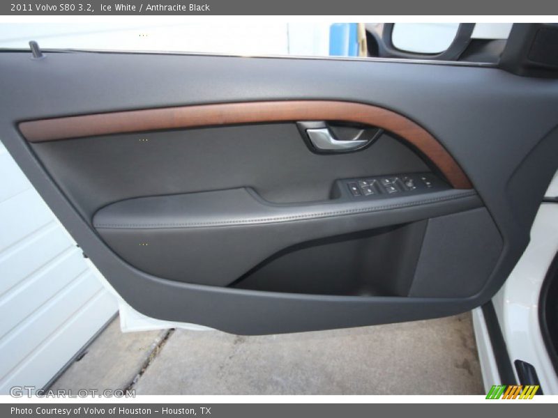 Ice White / Anthracite Black 2011 Volvo S80 3.2