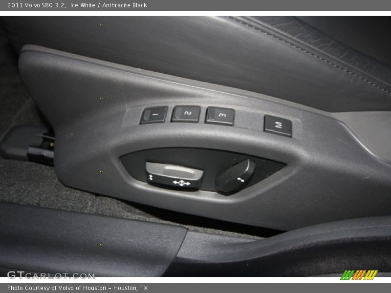 Ice White / Anthracite Black 2011 Volvo S80 3.2