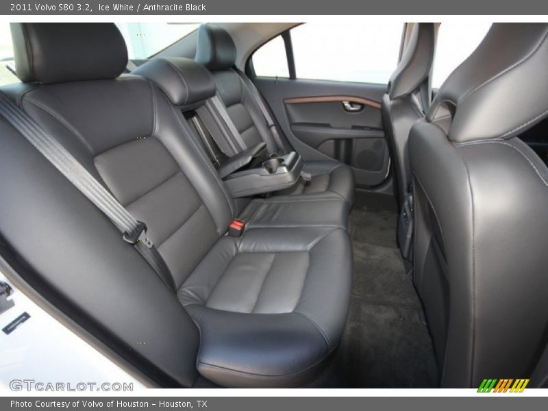 Ice White / Anthracite Black 2011 Volvo S80 3.2
