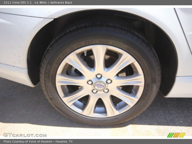 Ice White / Anthracite Black 2011 Volvo S80 3.2