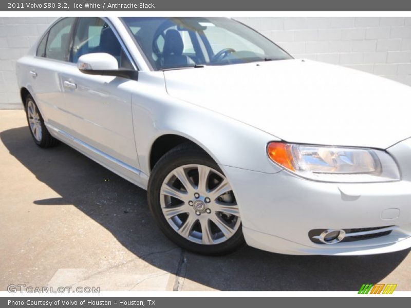 Ice White / Anthracite Black 2011 Volvo S80 3.2