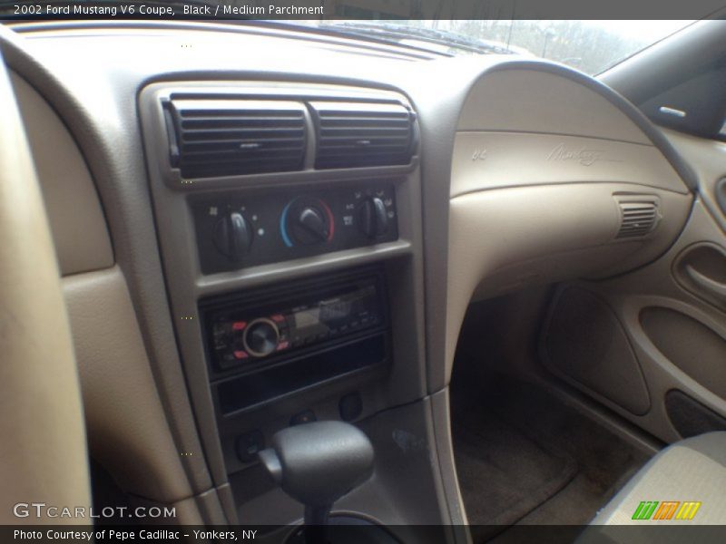 Black / Medium Parchment 2002 Ford Mustang V6 Coupe
