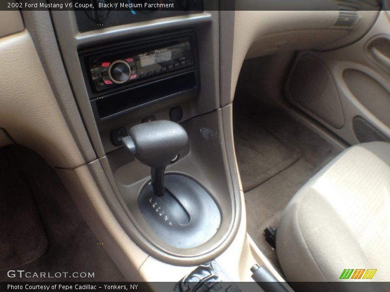 Black / Medium Parchment 2002 Ford Mustang V6 Coupe