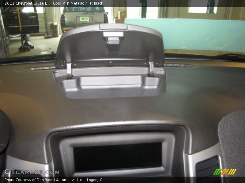 Gold Mist Metallic / Jet Black 2011 Chevrolet Cruze LT